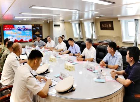共叙鱼水情深 共绘双拥新篇 | 李亚平主任率队慰问海军阳澄湖船